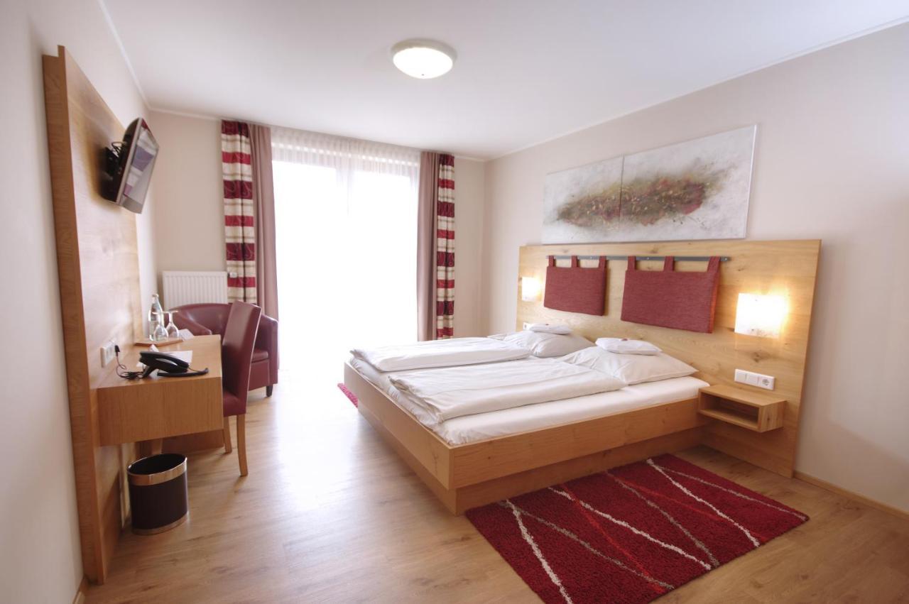 Da'Sporrer Hotel & Wirtshaus 네운부르그포름발트 외부 사진