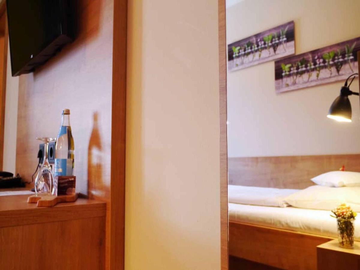 Da'Sporrer Hotel & Wirtshaus 네운부르그포름발트 외부 사진