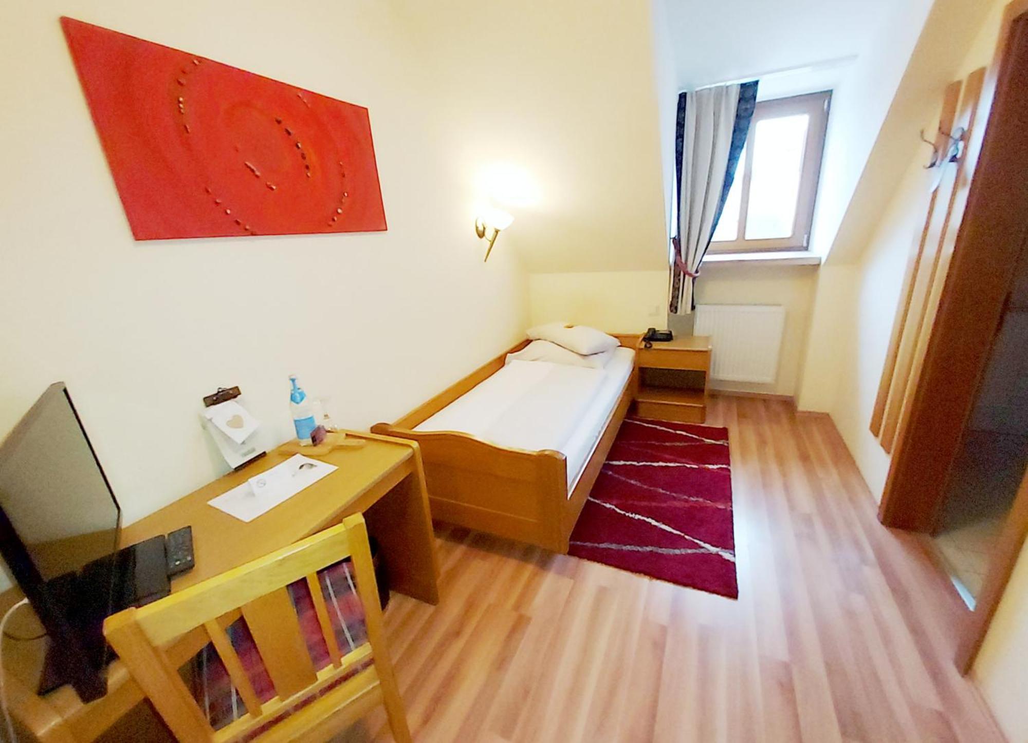 Da'Sporrer Hotel & Wirtshaus 네운부르그포름발트 외부 사진